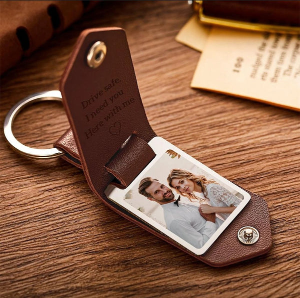 PERSONALISED LEATHER KEYCHAIN